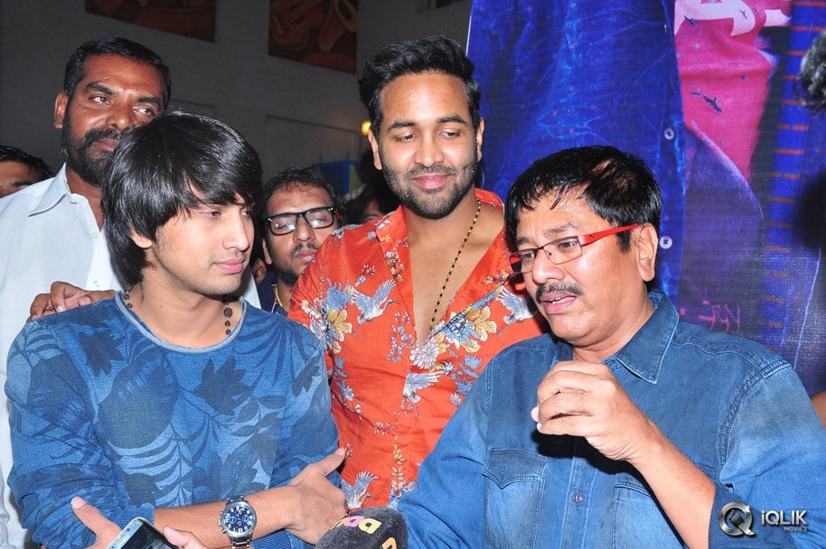 Eedorakam-Aadorakam-Movie-Team-at-Bhramaramba-Theater